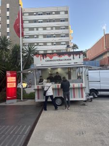 Food truck de Churros Peñacorada en evento especial. Catering de churros tradicionales y chocolate artesanal para empresas, bodas y celebraciones.