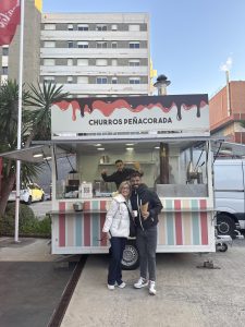 Food truck de Churros Peñacorada en evento especial. Catering de churros tradicionales y chocolate artesanal para empresas, bodas y celebraciones.