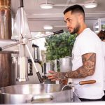 Churros artesanales recién hechos en boda con food truck. Un recuerdo inolvidable para los invitados con el auténtico sabor de Churros Peñacorada.