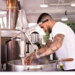 Churros artesanales recién hechos en boda con food truck. Un recuerdo inolvidable para los invitados con el auténtico sabor de Churros Peñacorada.